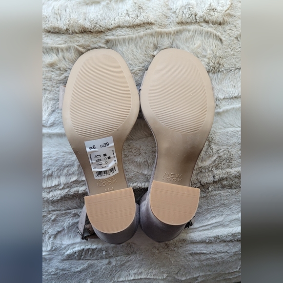 EUC ASOS Look block heel sandal in stone size 8 - Picture 5 of 7